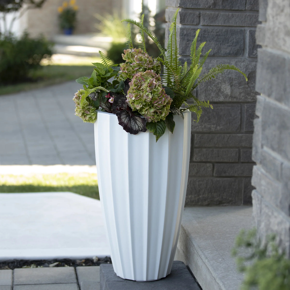 Round White Self-Watering Planter Q573625