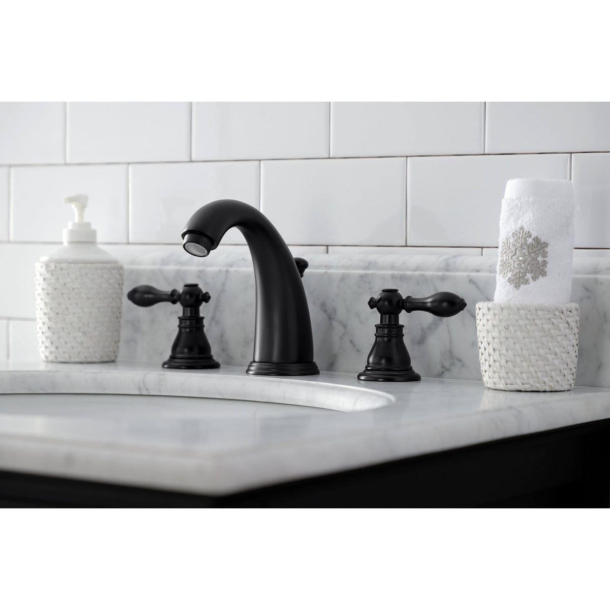 Widespread Bathroom Faucet with Pop-Up Brushed Brass P838551
