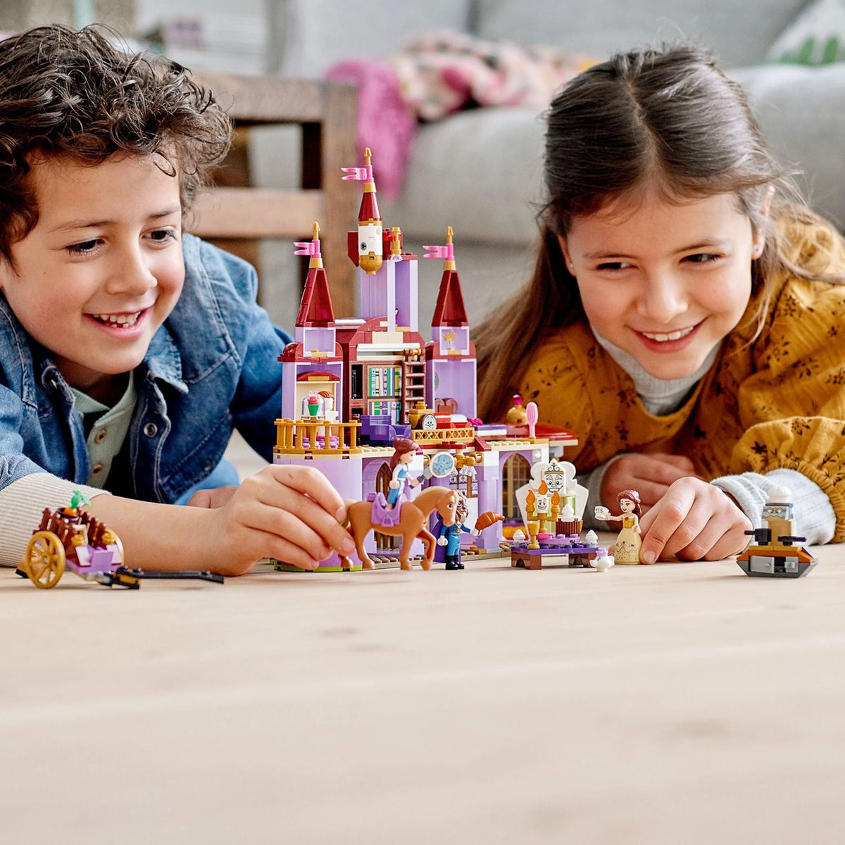 Building Toys with Horse Toy and Mini Dolls Y305536