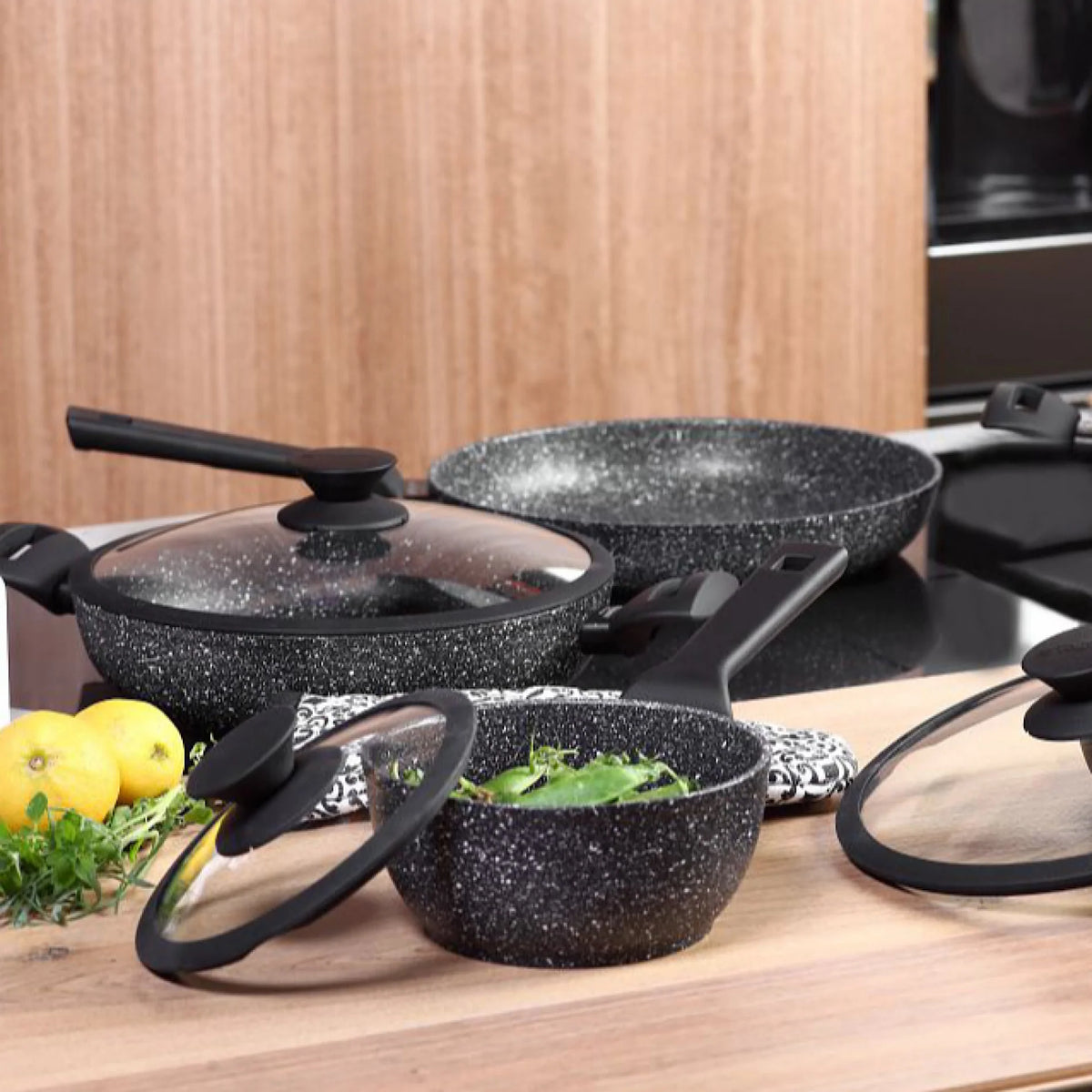 Shallow Casserole with Lid 26cm J347902