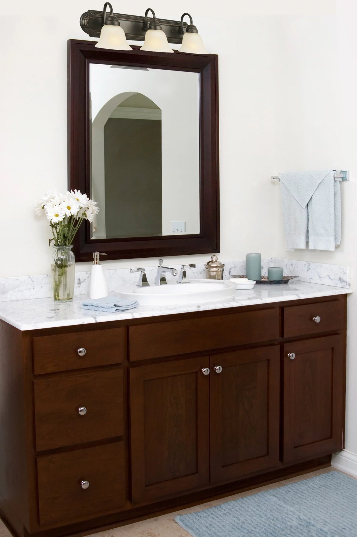 3-Light Frosted Glass Vanity Light Q31754