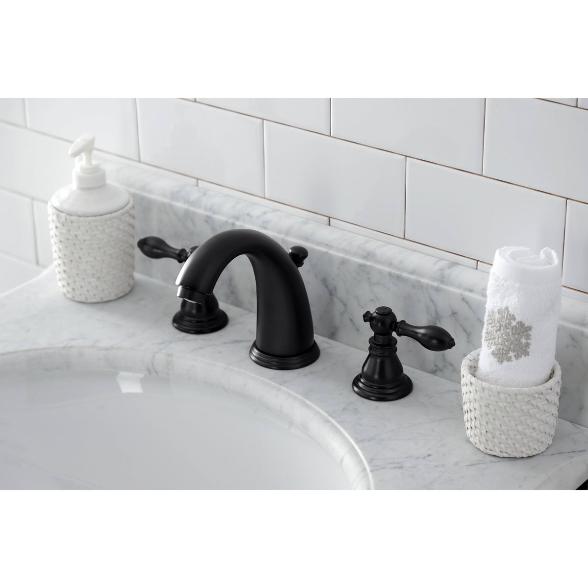 Widespread Bathroom Faucet with Pop-Up Brushed Brass P838551