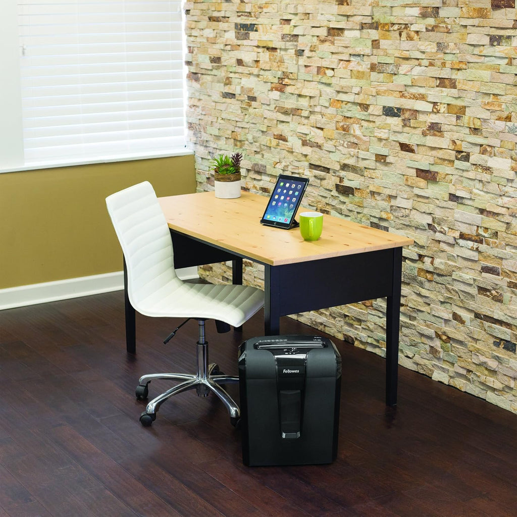10-Sheet Cross-Cut Paper and Credit Card Shredder M864