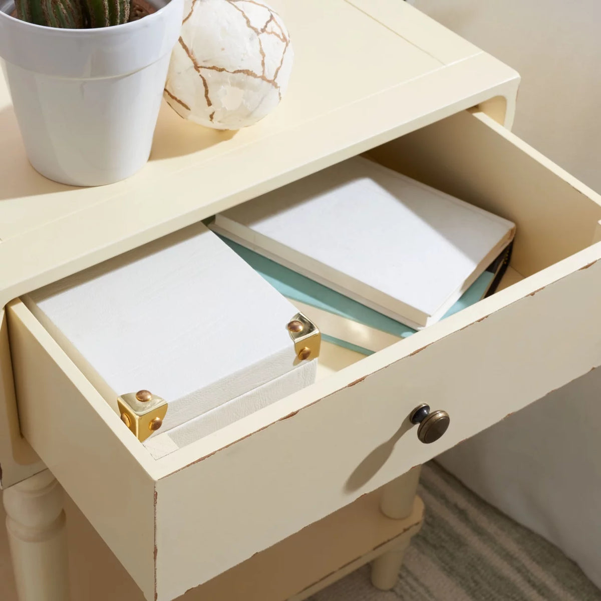 Vanilla Nightstand With Storage Drawer C962